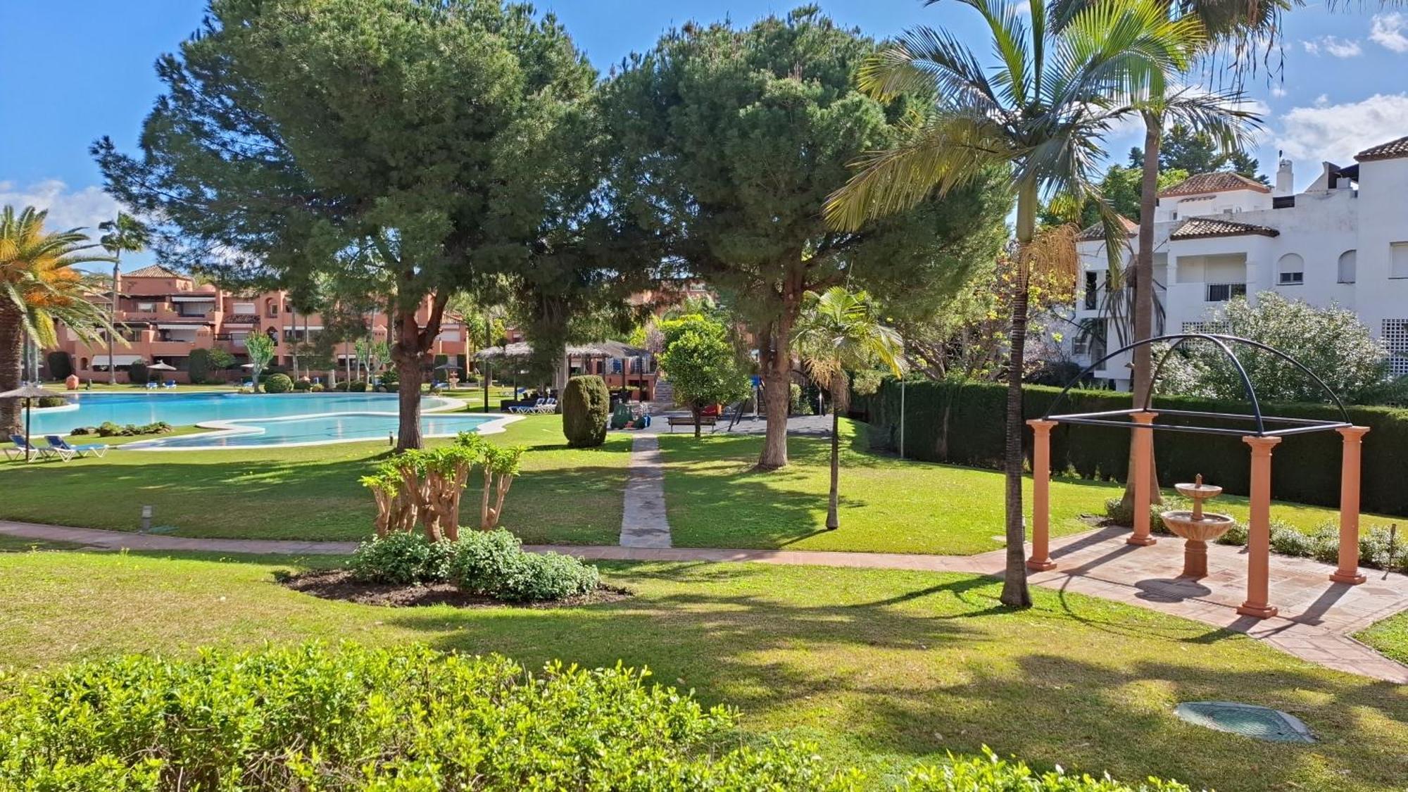 Alhambra Del Golf - Guadalmina Apartment Estepona Luaran gambar