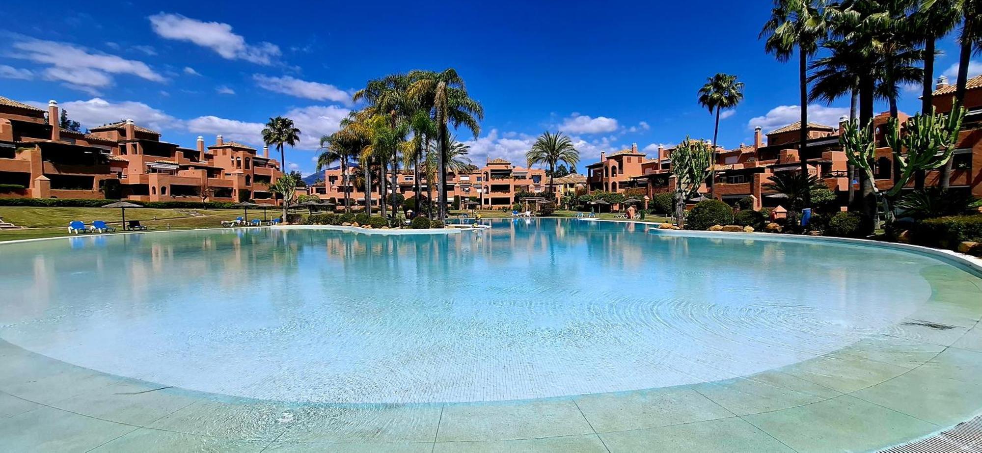 Alhambra Del Golf - Guadalmina Apartment Estepona Luaran gambar