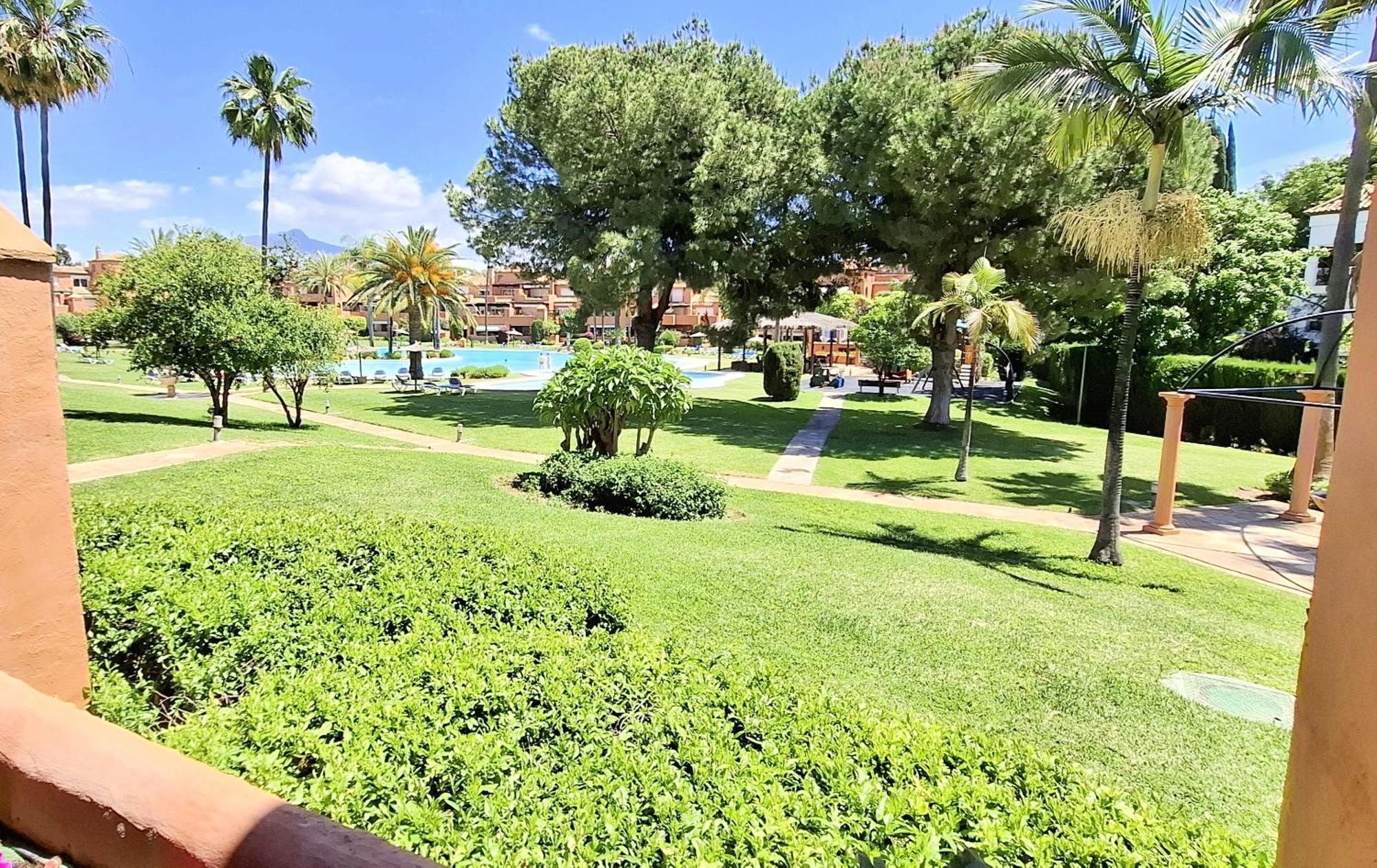Alhambra Del Golf - Guadalmina Apartment Estepona Luaran gambar