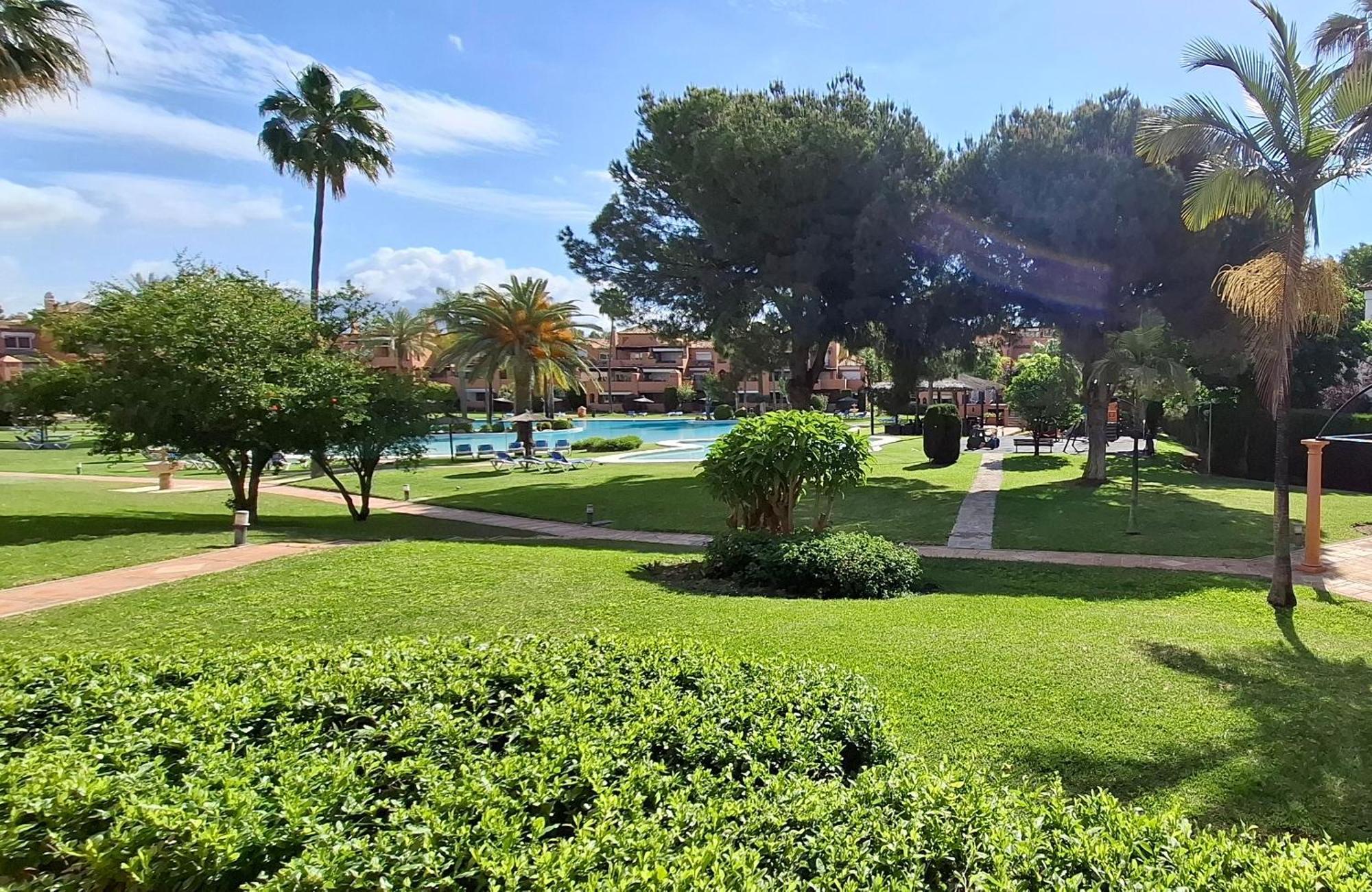 Alhambra Del Golf - Guadalmina Apartment Estepona Luaran gambar
